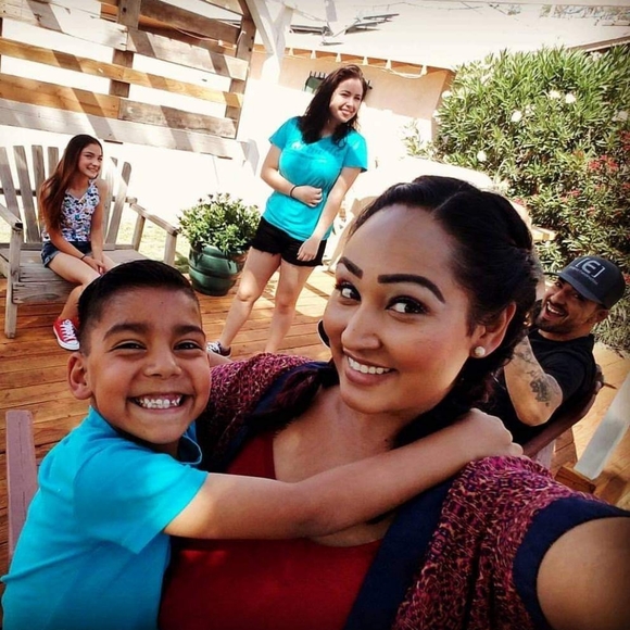 Meet your Posher, Vanessa - Picture 2 of 2